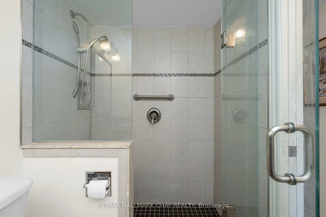 181, Collier, North Shore, Barrie