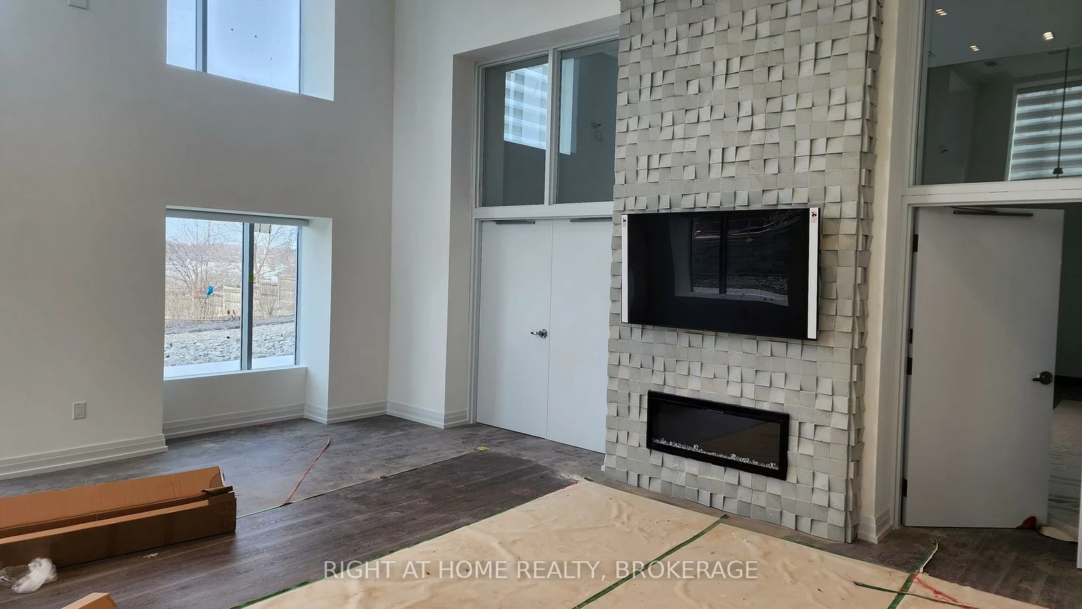 56, LAKESIDE, Little Lake, Barrie