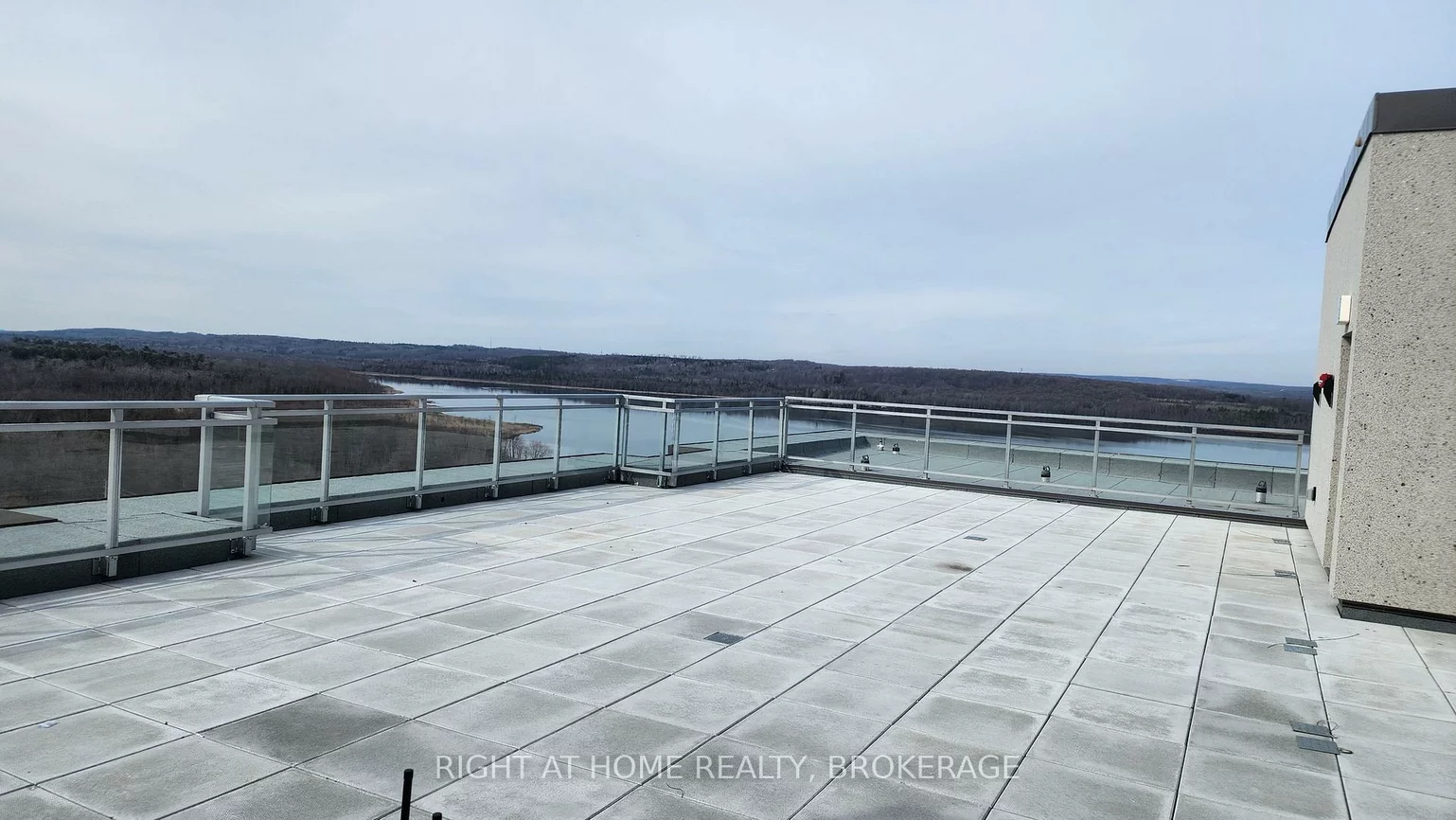 56, LAKESIDE, Little Lake, Barrie