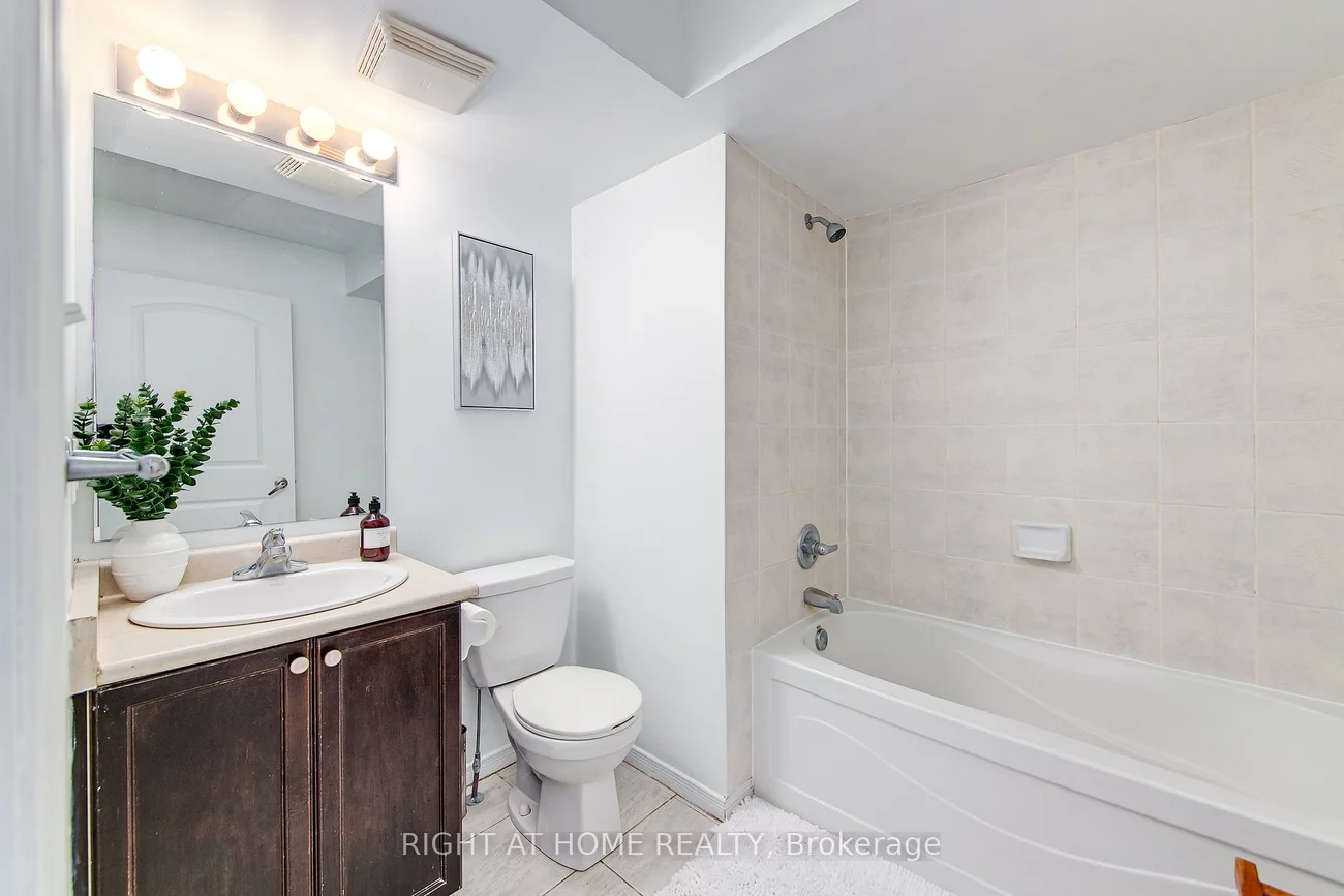 17, Cheltenham, Georgian Drive, Barrie