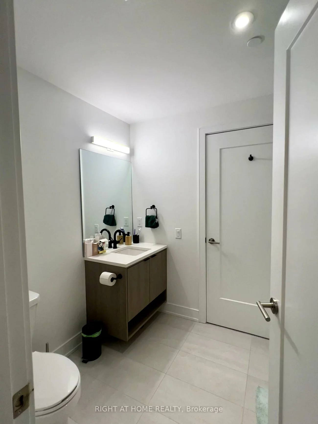 185, Dunlop, Lakeshore, Barrie