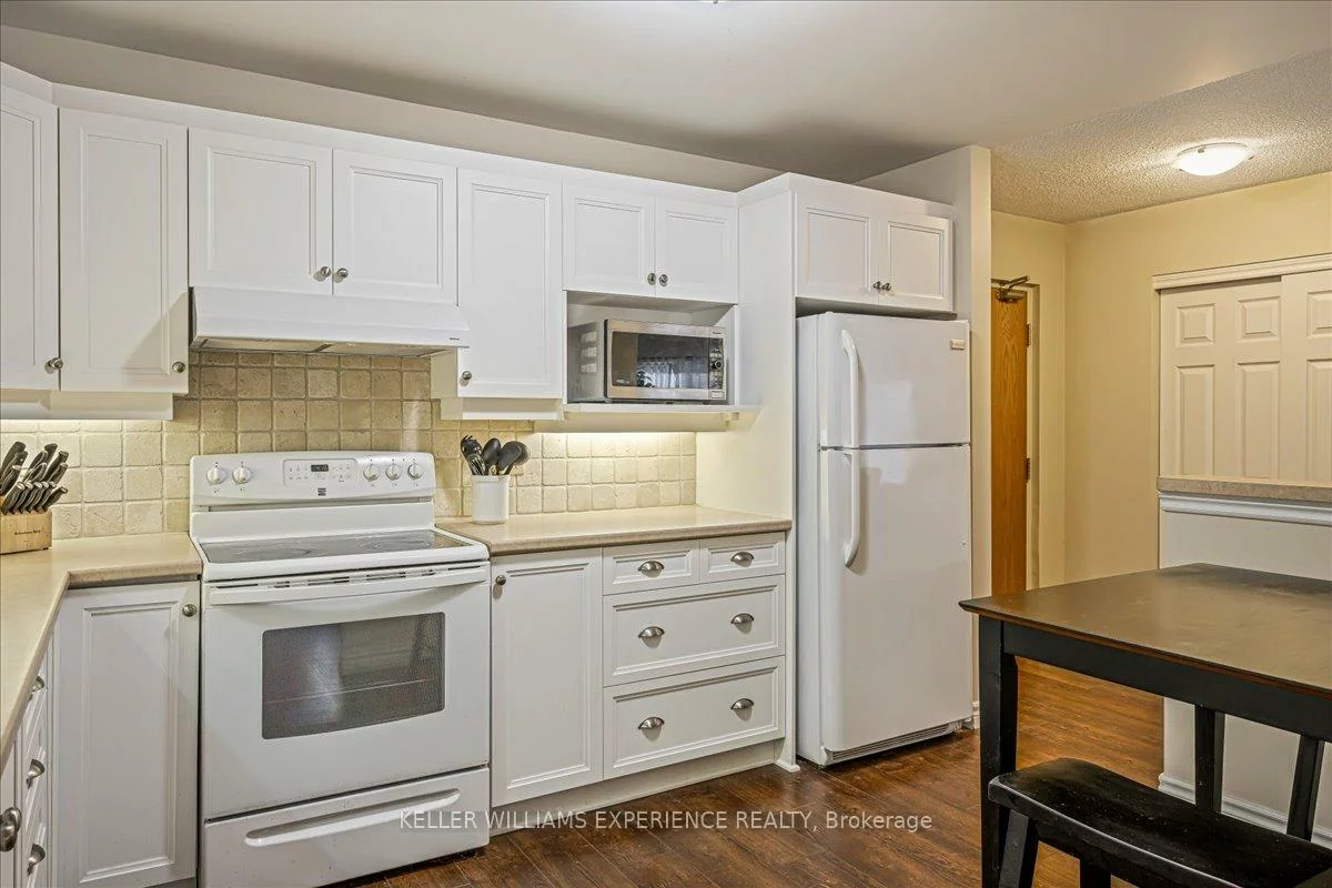 131, Clapperton, Wellington, Barrie