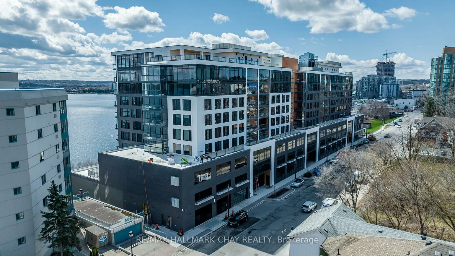 185, Dunlop, Lakeshore, Barrie