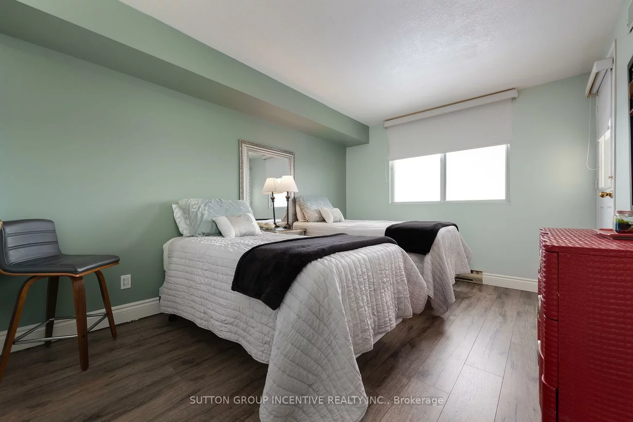 75, Ellen, City Centre, Barrie
