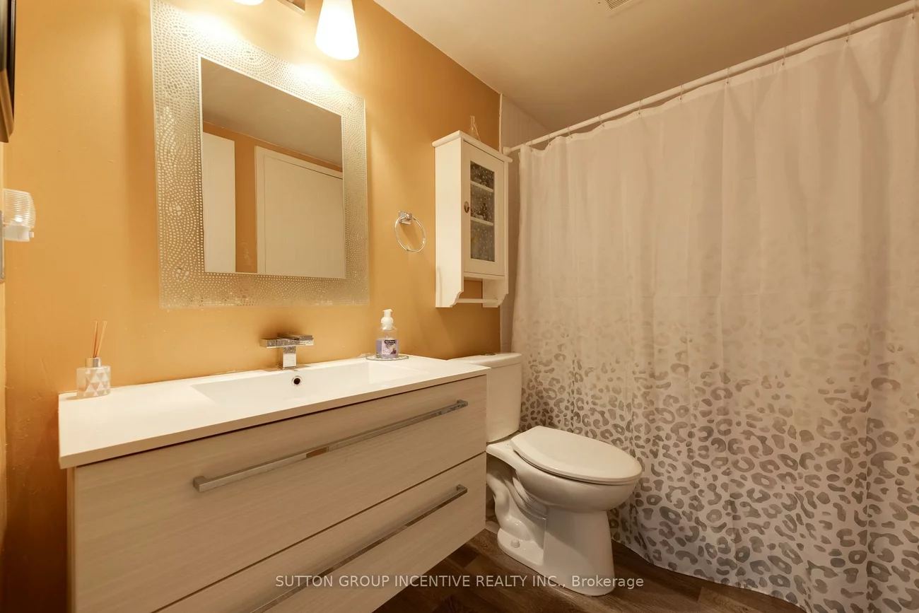 75, Ellen, City Centre, Barrie