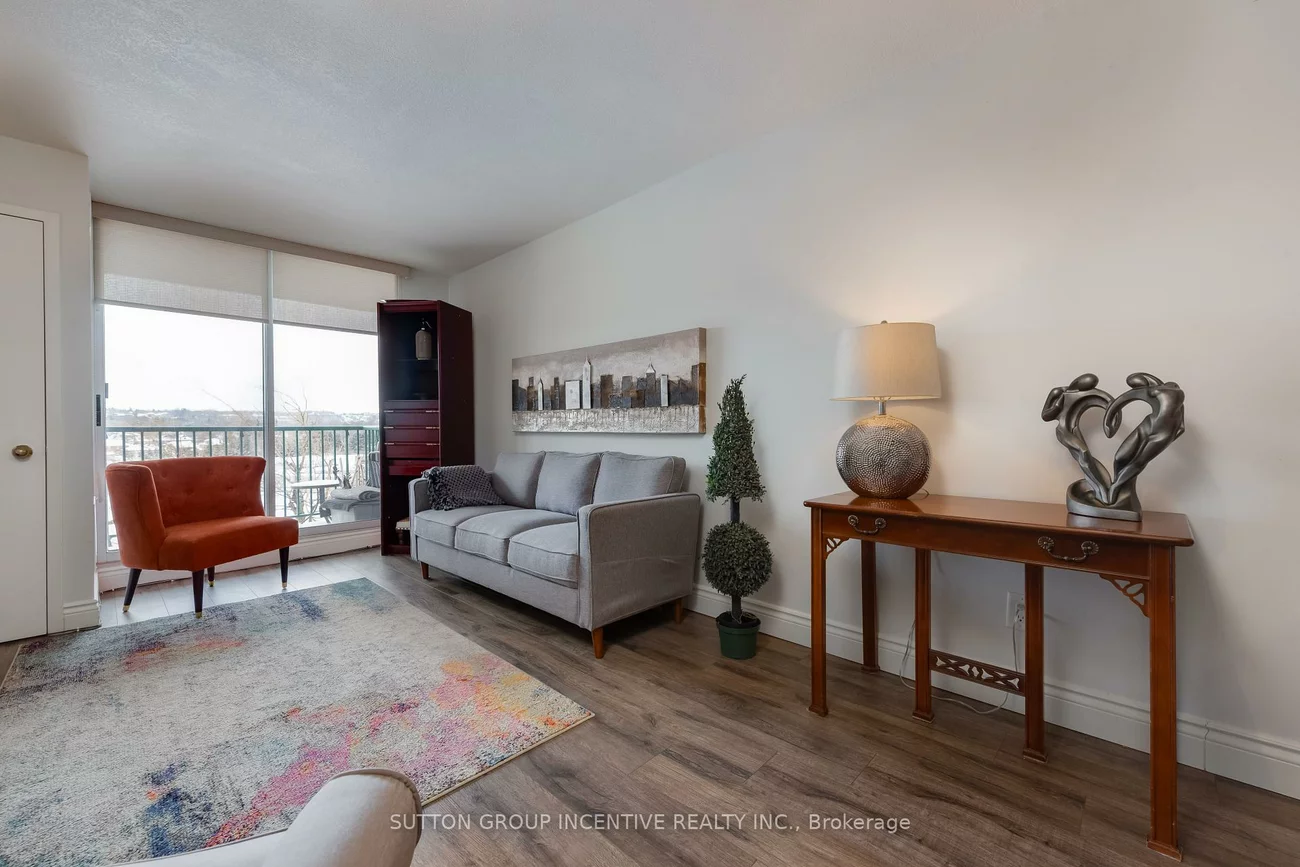 75, Ellen, City Centre, Barrie