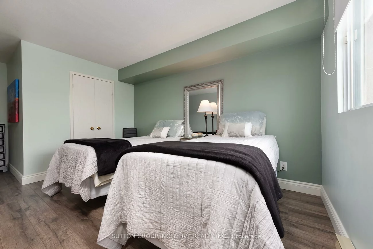 75, Ellen, City Centre, Barrie
