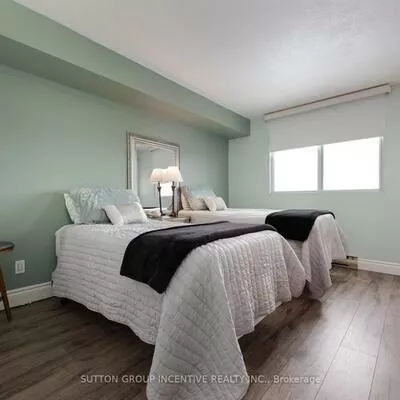 75, Ellen, City Centre, Barrie