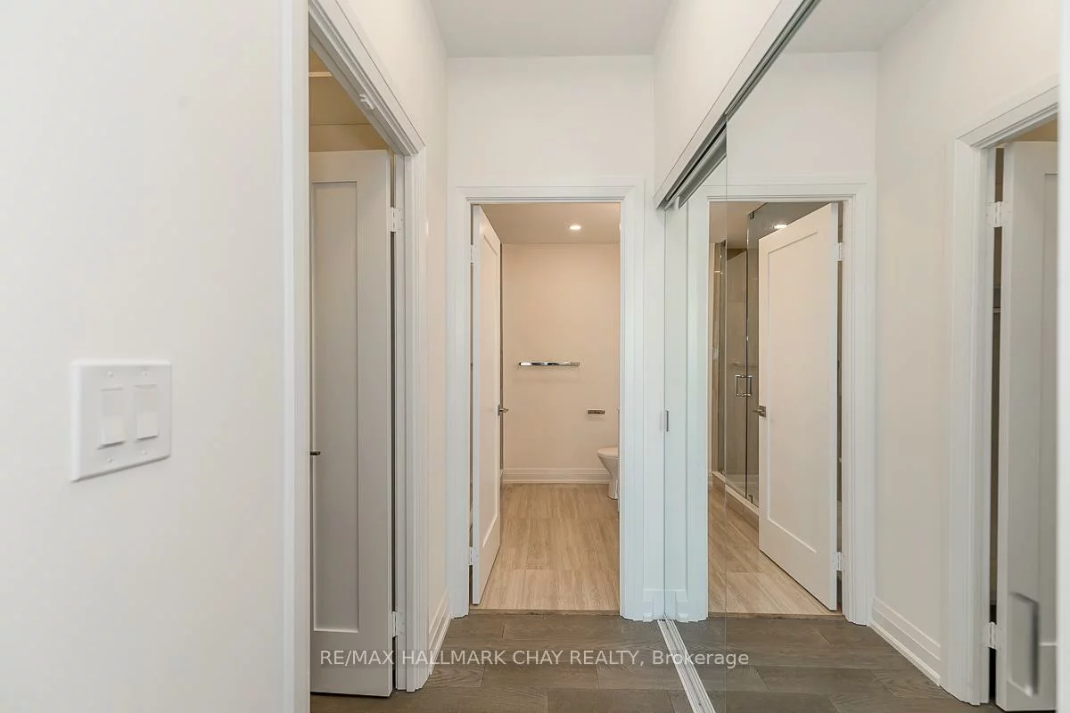 2, Toronto, City Centre, Barrie