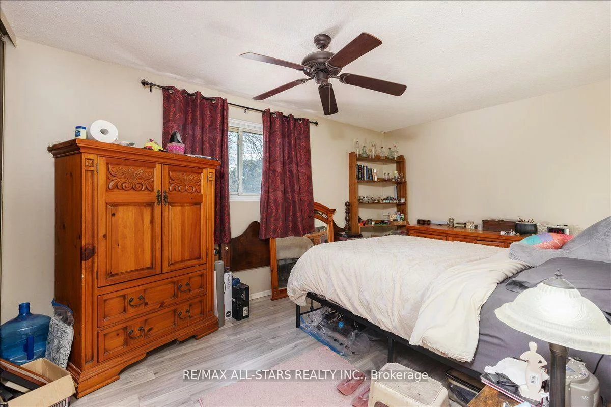 63, Ferris, Cundles East, Barrie