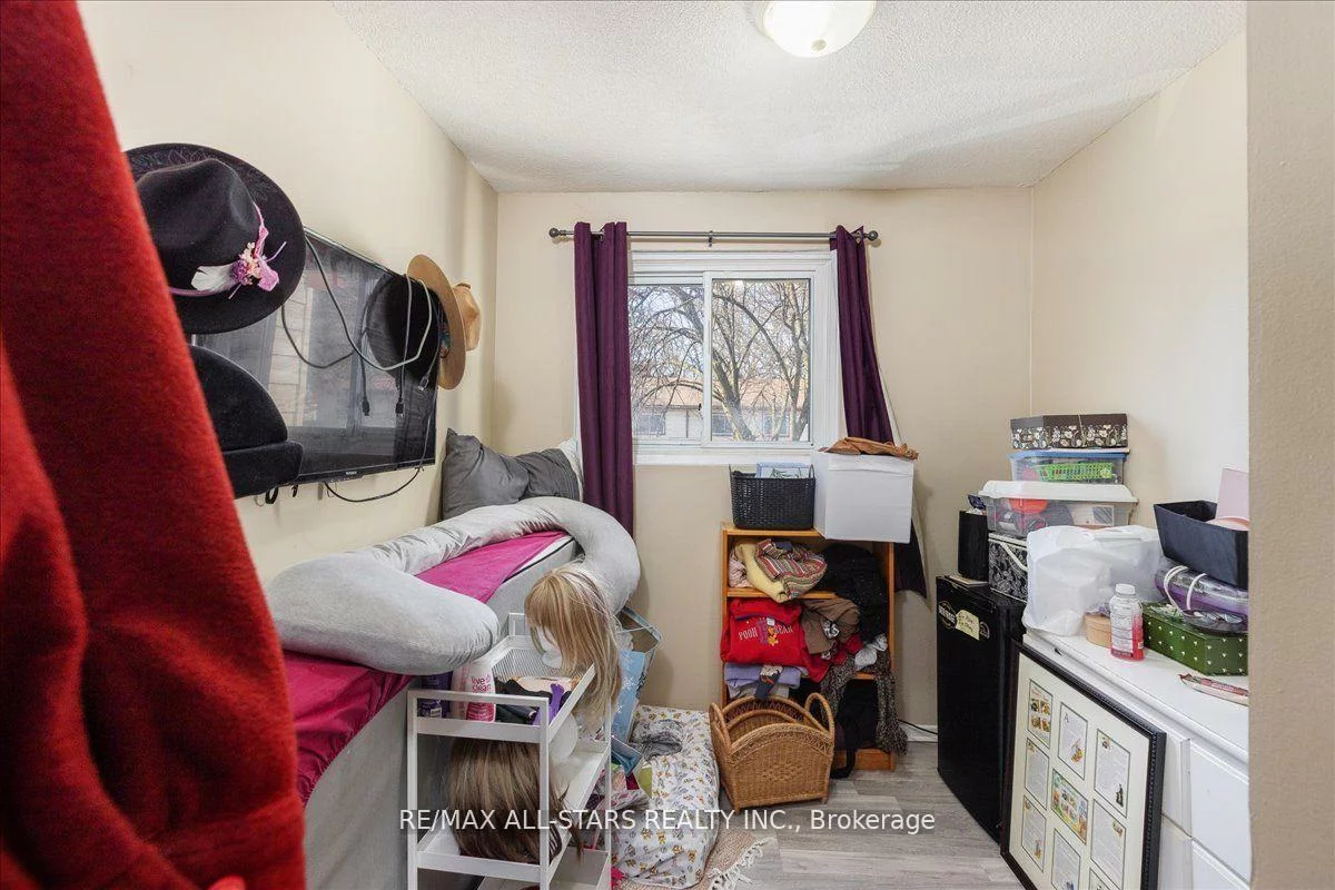63, Ferris, Cundles East, Barrie