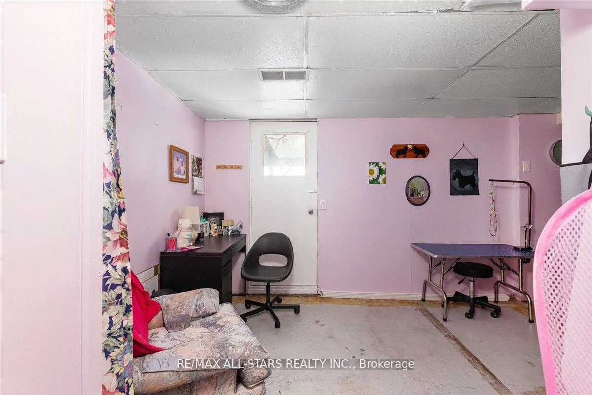 63, Ferris, Cundles East, Barrie