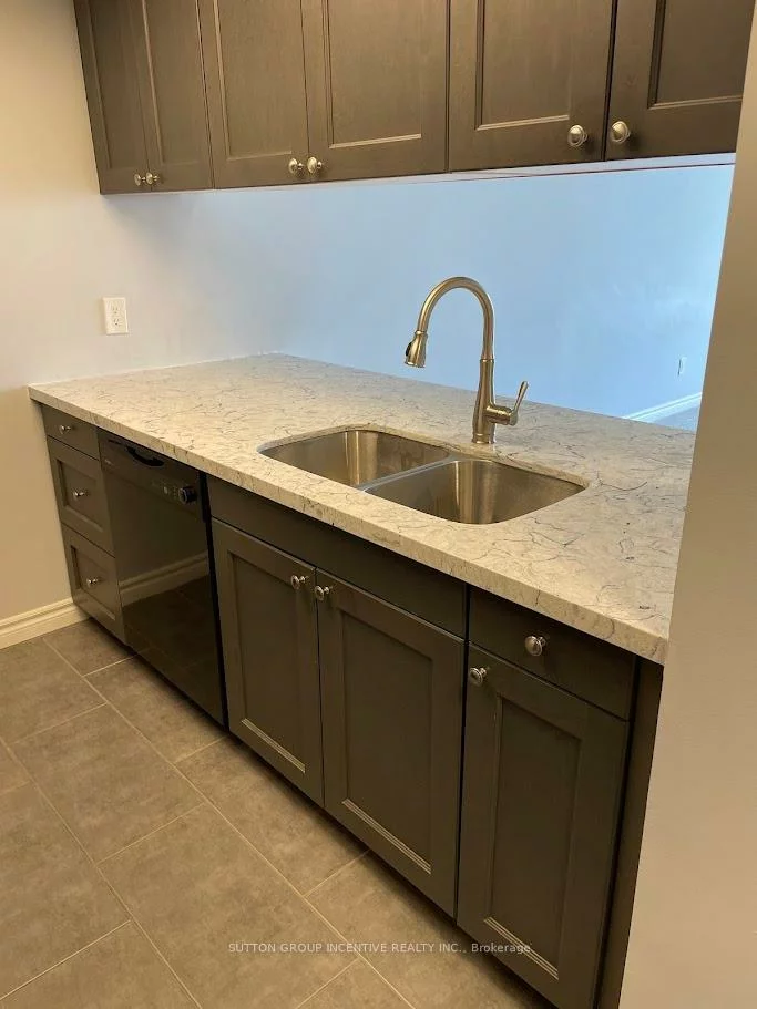 75, Ellen, City Centre, Barrie