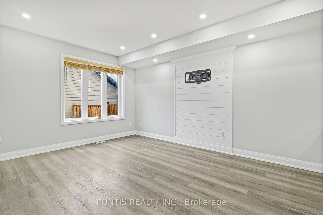 21, STONEHART, East Bayfield, Barrie