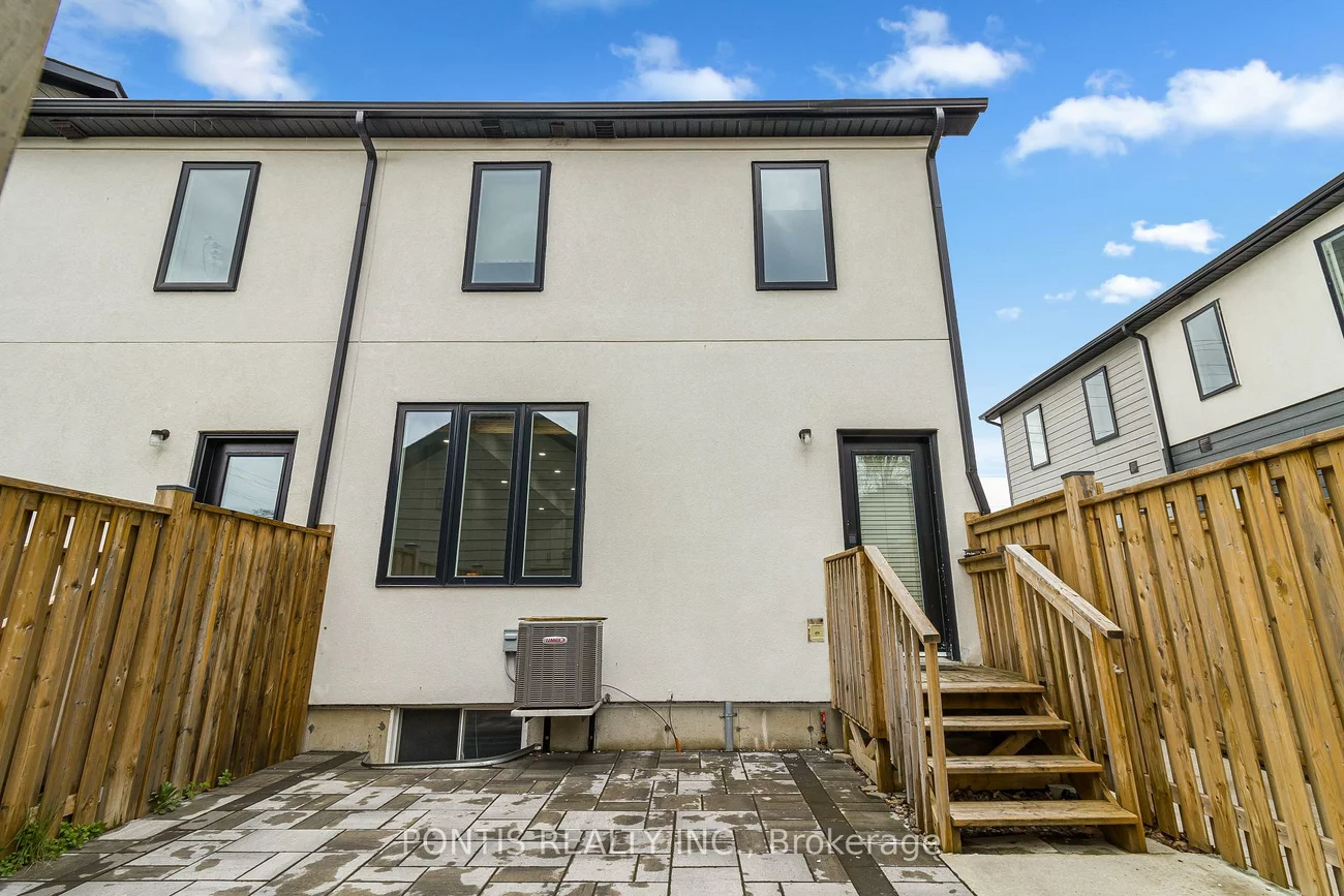 21, STONEHART, East Bayfield, Barrie