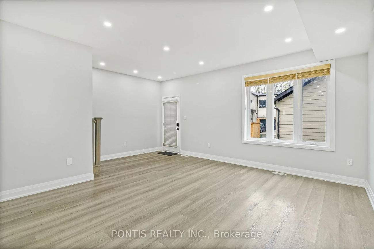 21, STONEHART, East Bayfield, Barrie