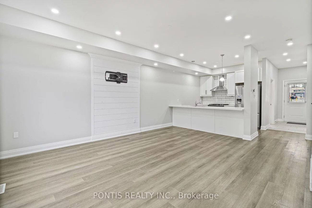 21, STONEHART, East Bayfield, Barrie