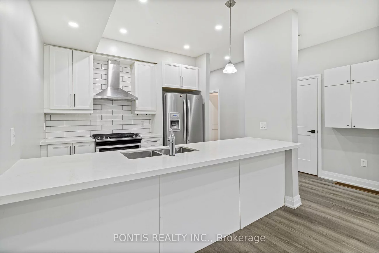 21, STONEHART, East Bayfield, Barrie