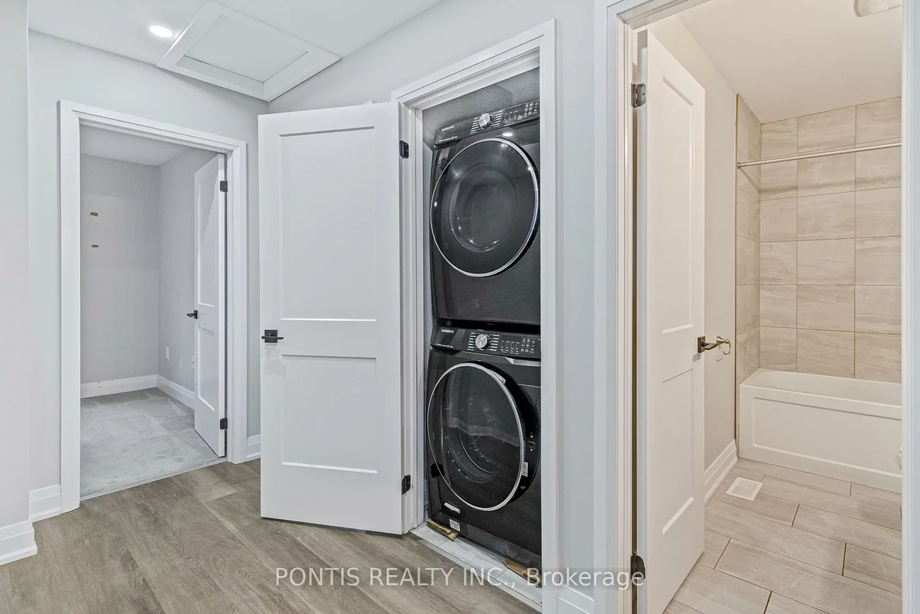 21, STONEHART, East Bayfield, Barrie