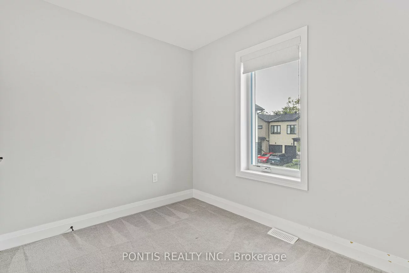 21, STONEHART, East Bayfield, Barrie