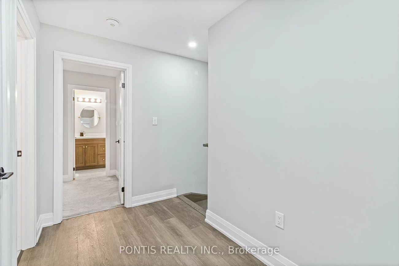 21, STONEHART, East Bayfield, Barrie