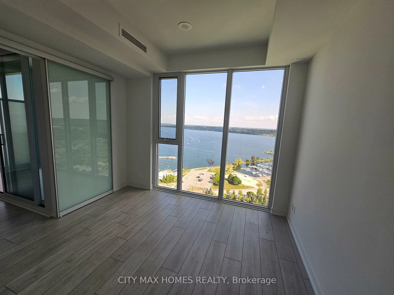 39, Mary, City Centre, Barrie