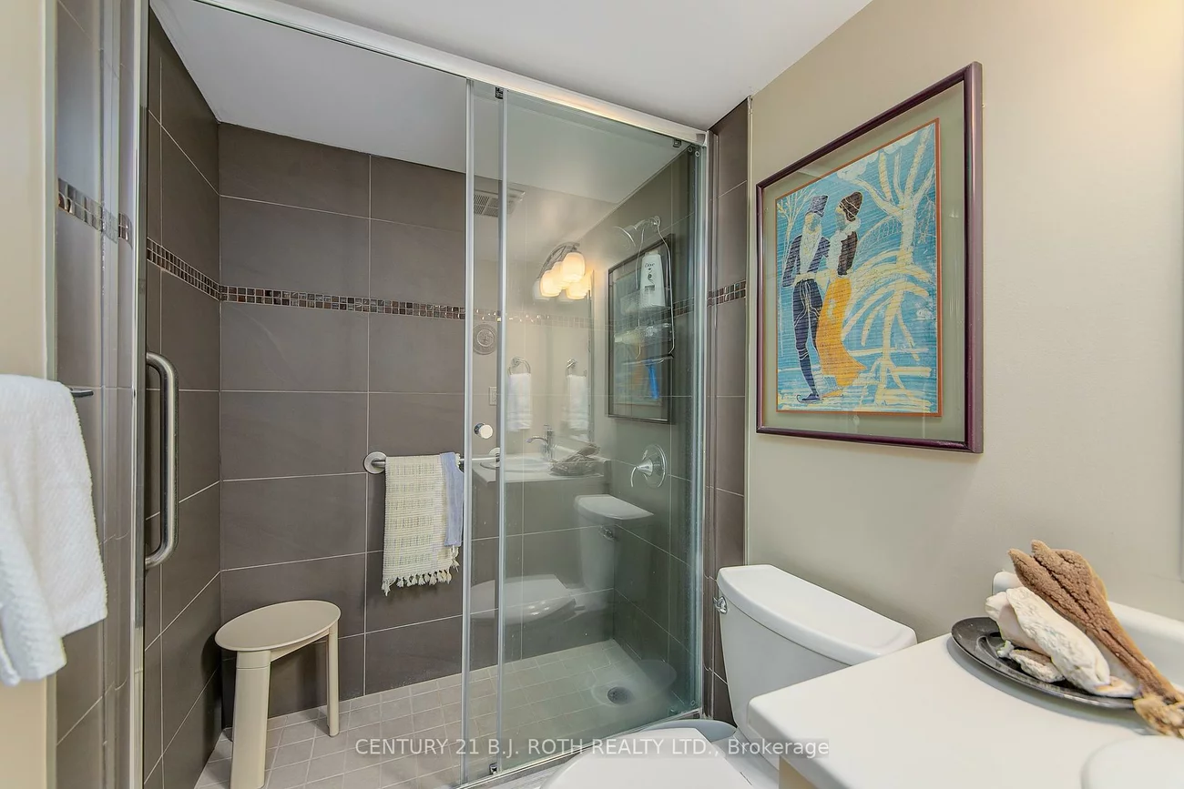 181, Collier, North Shore, Barrie