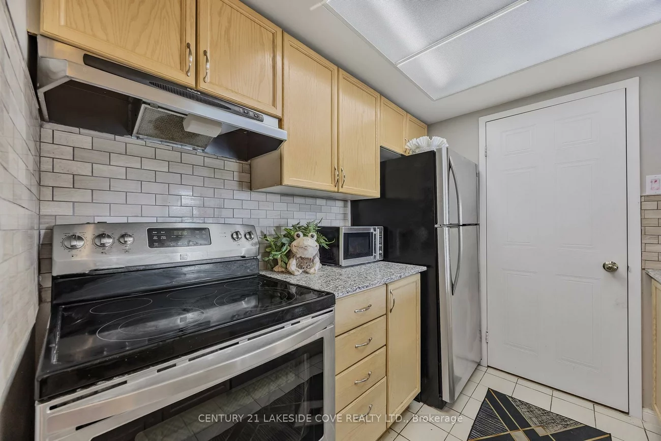 75, Ellen, City Centre, Barrie