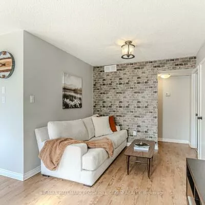 502, Essa, Holly, Barrie