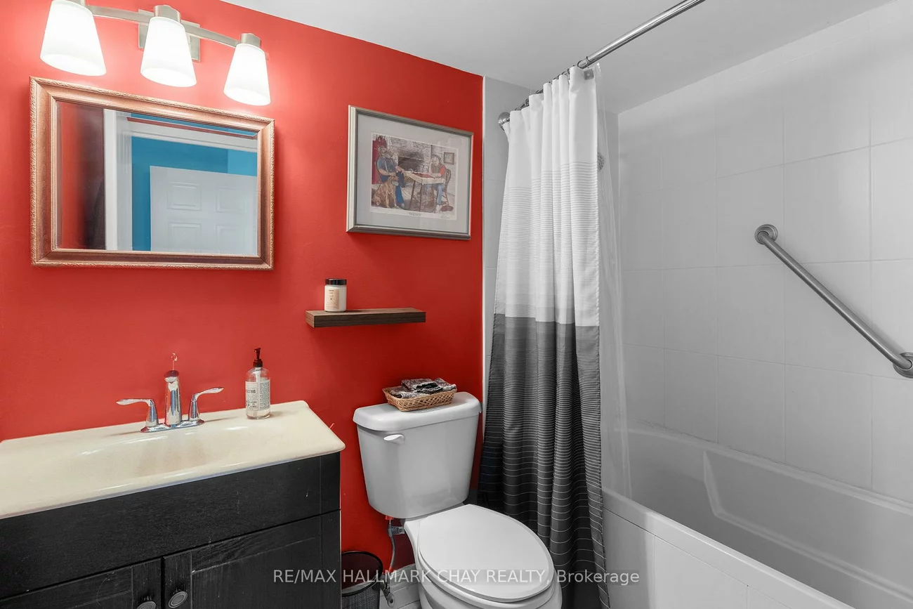 75, Ellen, City Centre, Barrie