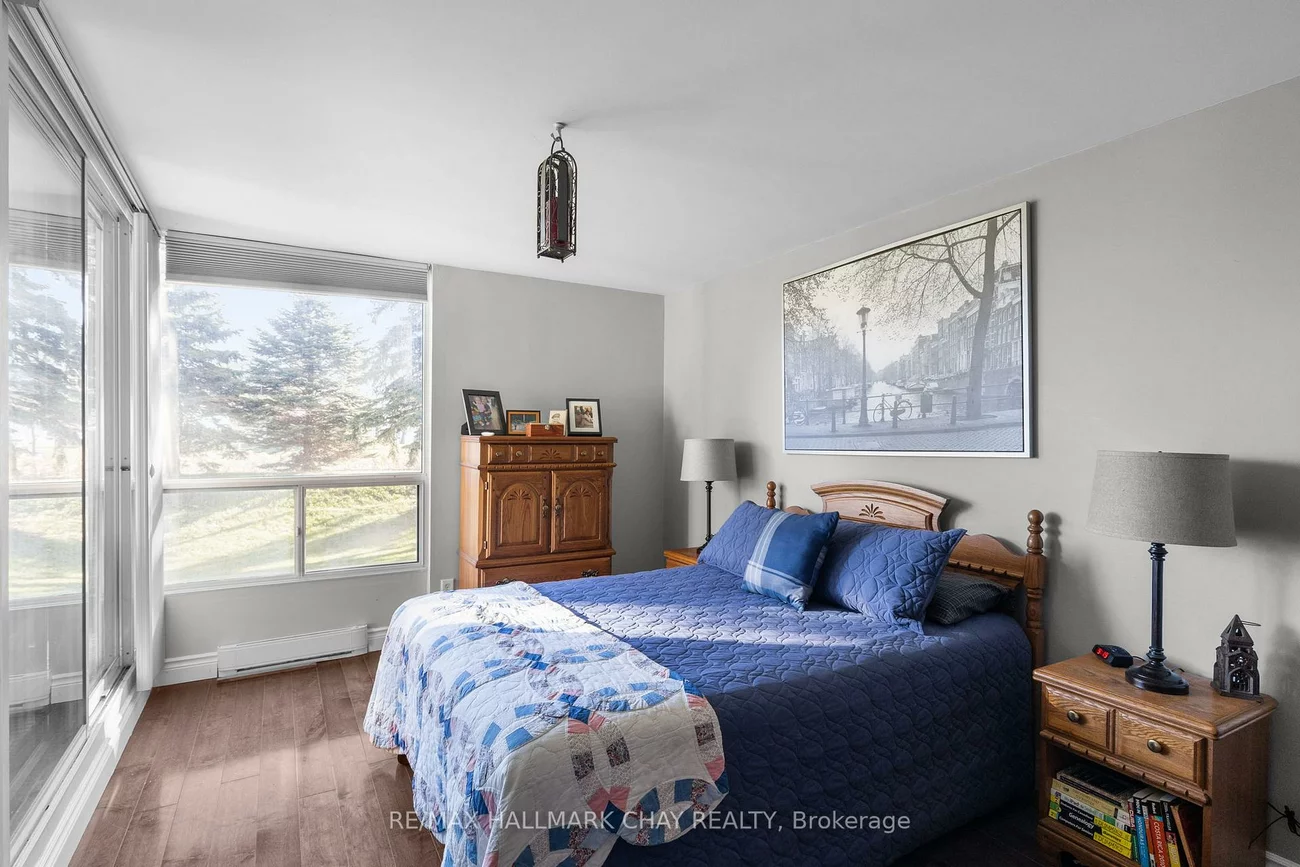 75, Ellen, City Centre, Barrie