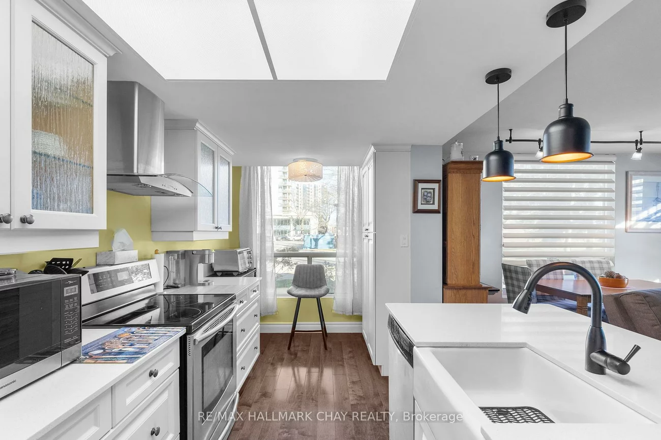 75, Ellen, City Centre, Barrie