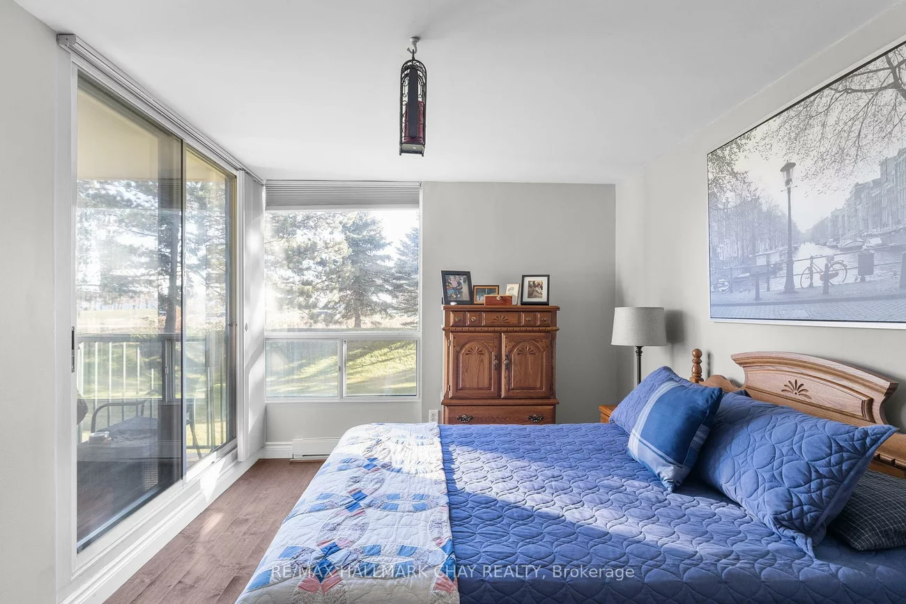 75, Ellen, City Centre, Barrie