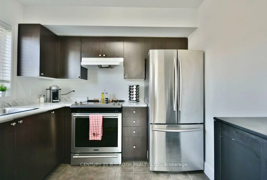 25, Madelaine, Painswick South, Barrie