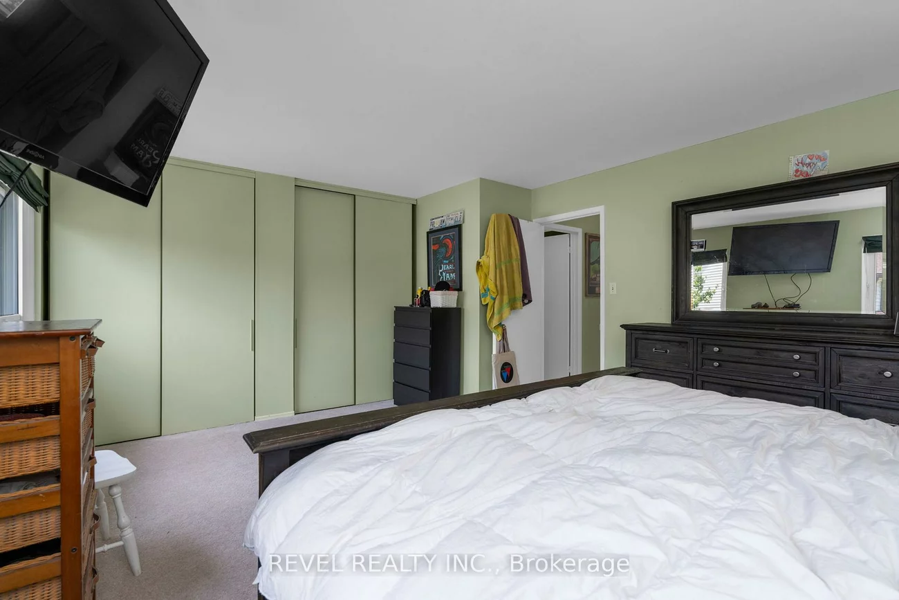 28, Donald, Queen's Park, Barrie