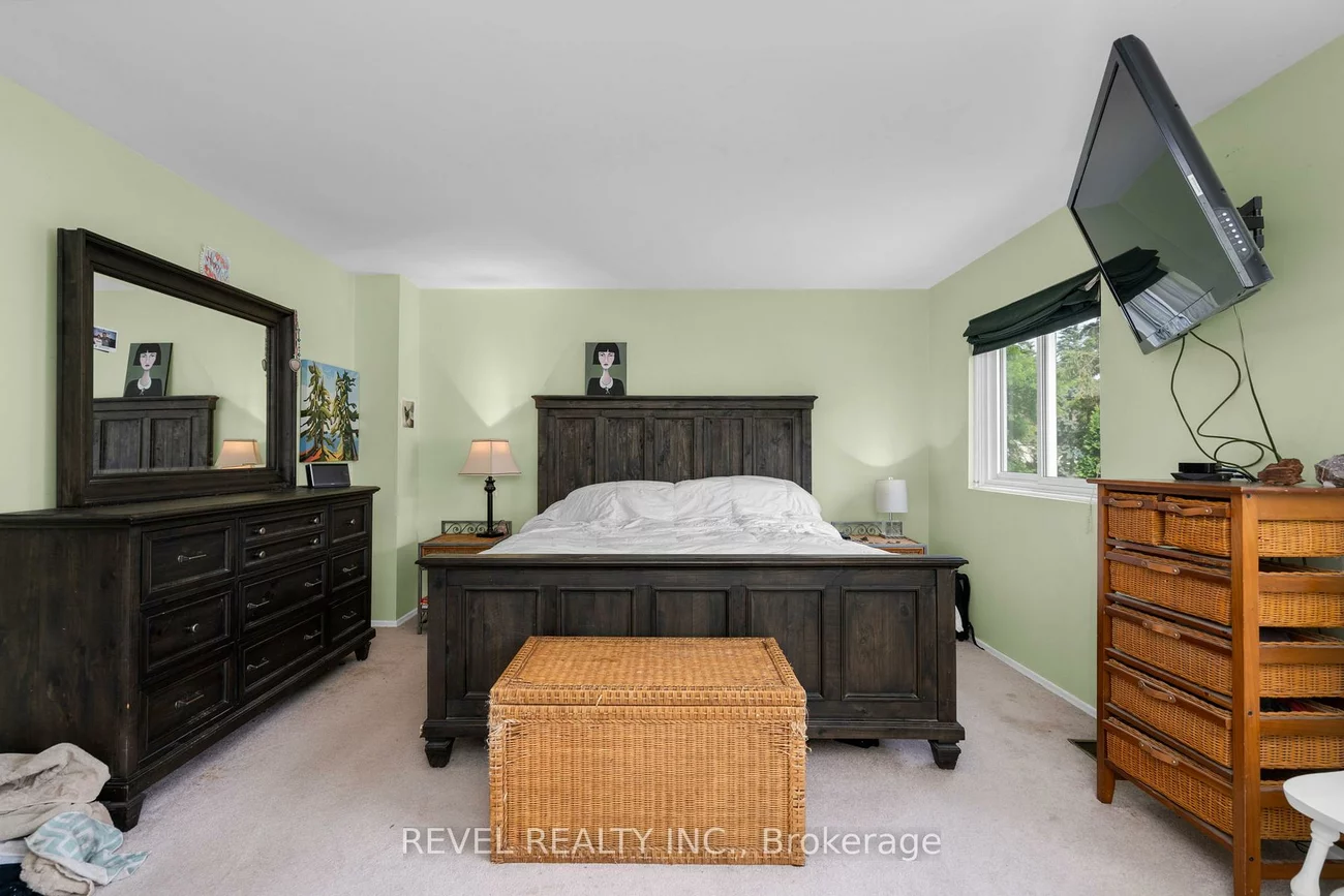 28, Donald, Queen's Park, Barrie