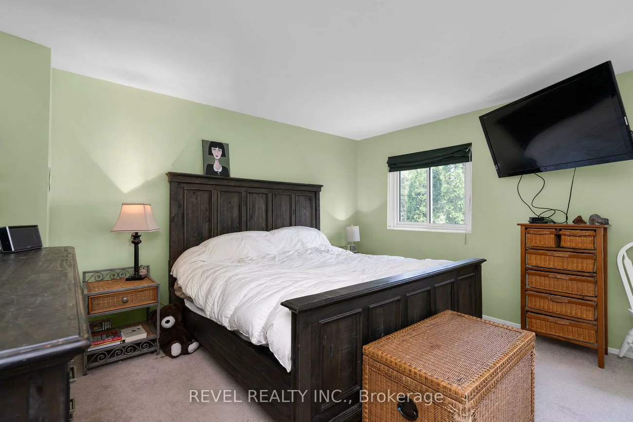 28, Donald, Queen's Park, Barrie