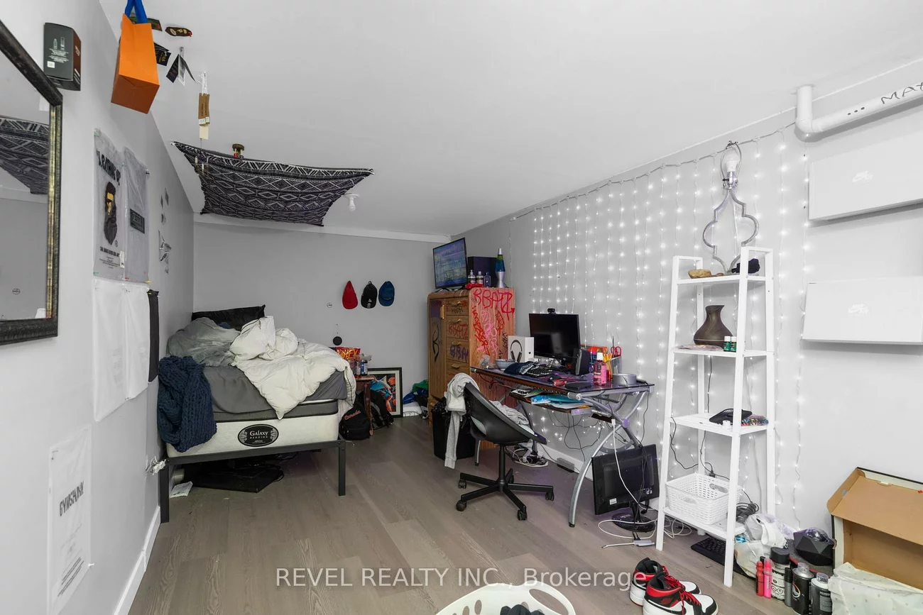 28, Donald, Queen's Park, Barrie