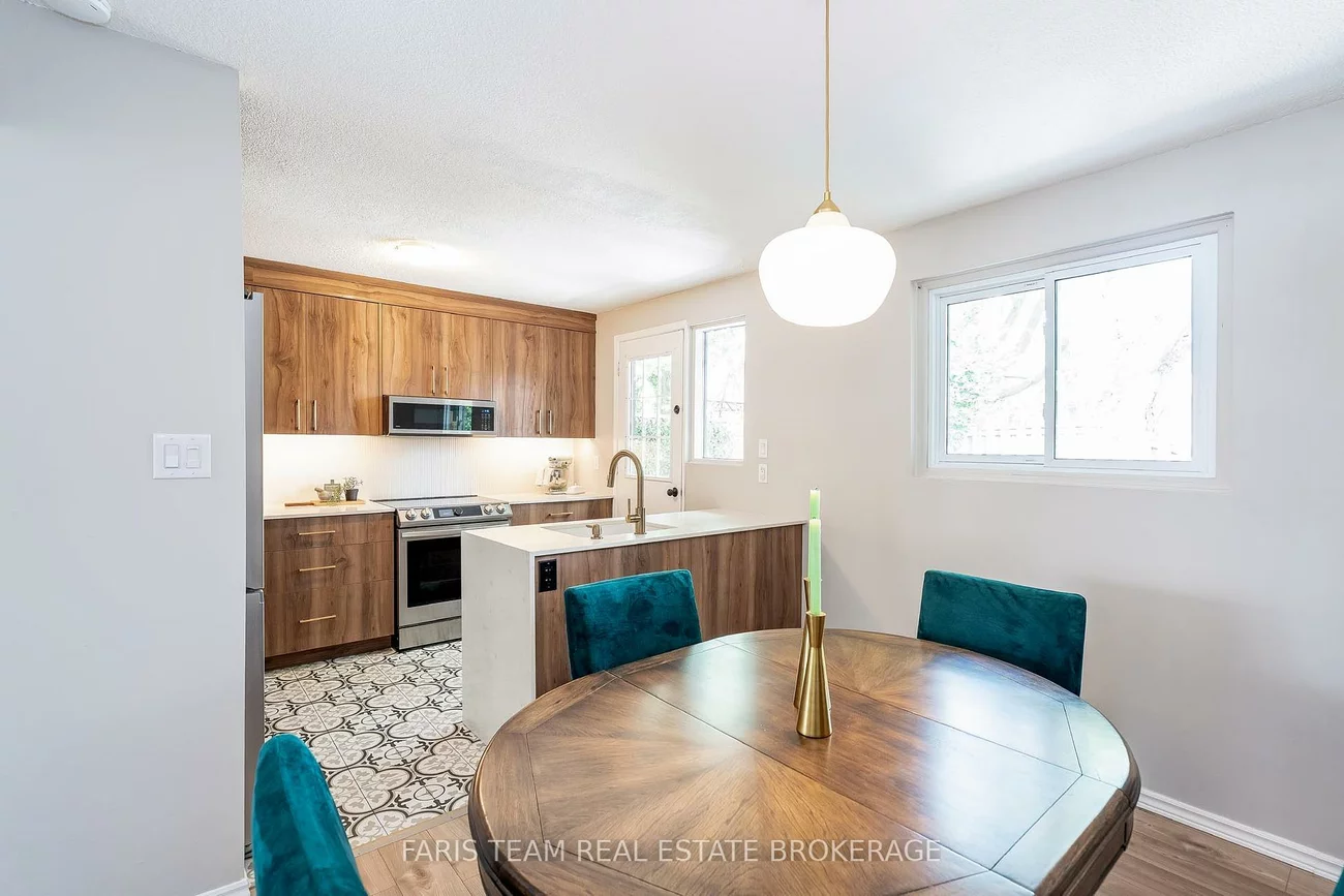 63, Ferris, Cundles East, Barrie