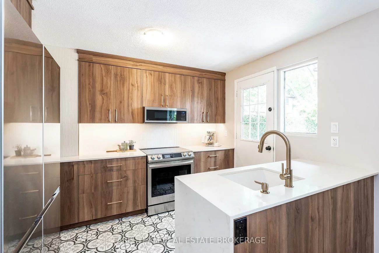 63, Ferris, Cundles East, Barrie