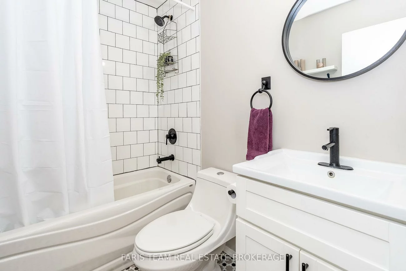 63, Ferris, Cundles East, Barrie