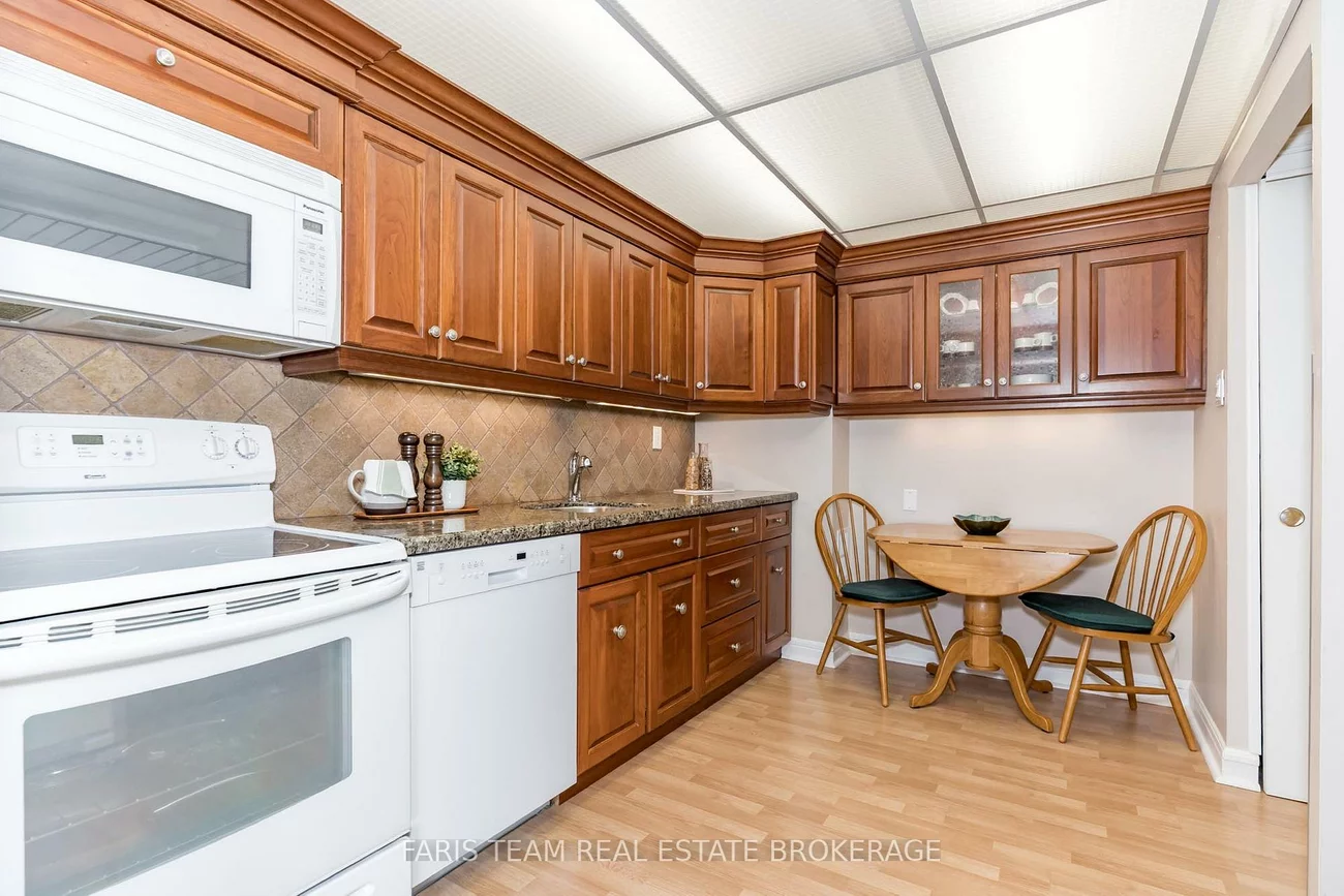 181, Collier, North Shore, Barrie