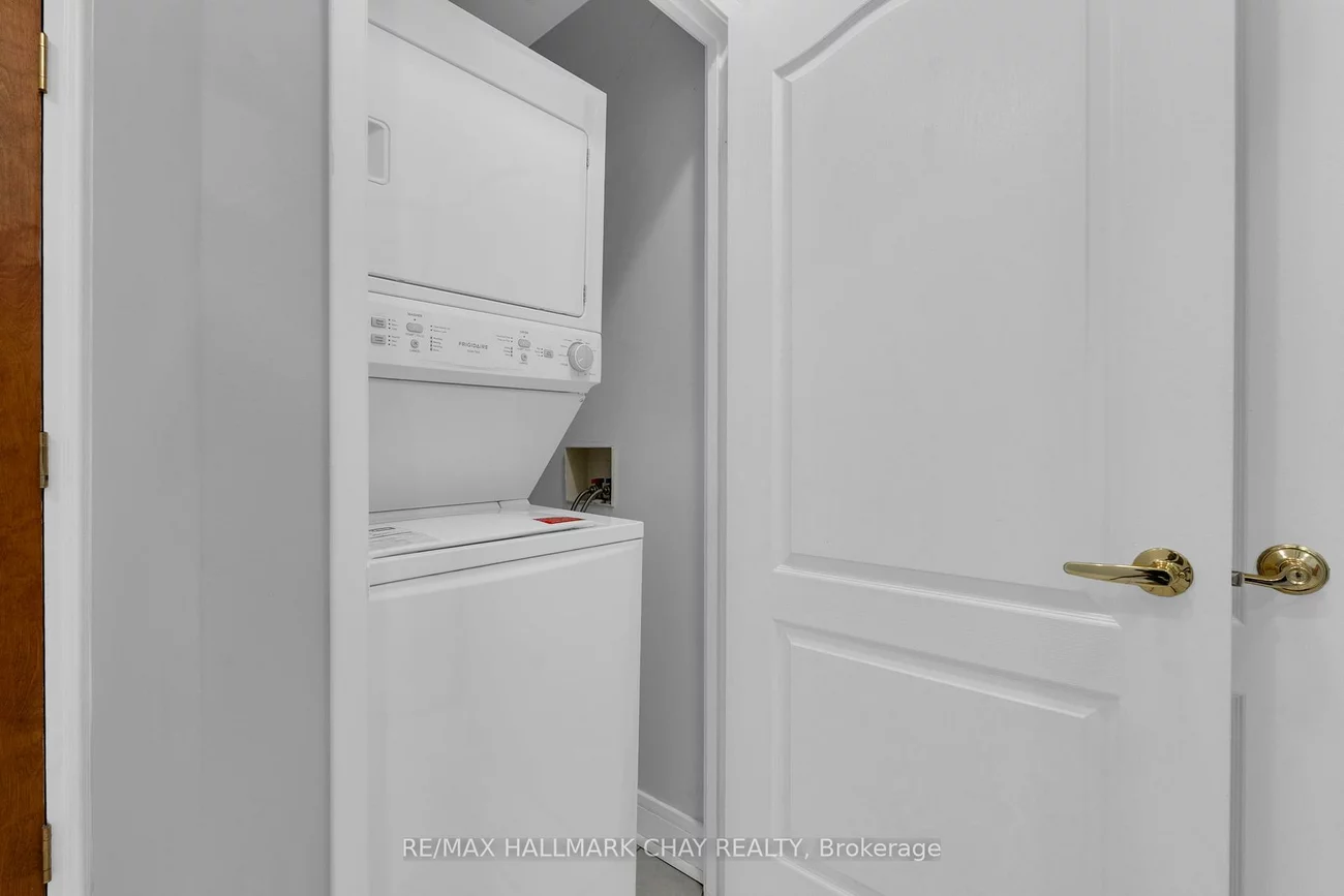 2, TORONTO, City Centre, Barrie