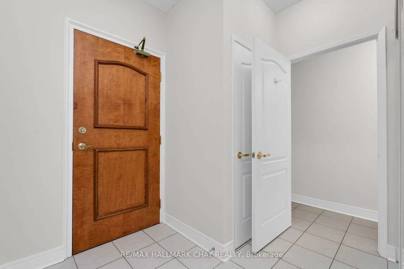 2, TORONTO, City Centre, Barrie