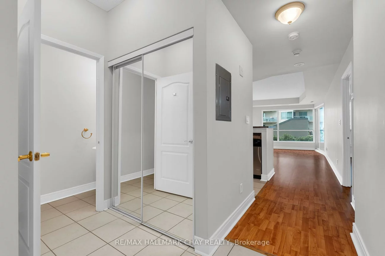 2, TORONTO, City Centre, Barrie