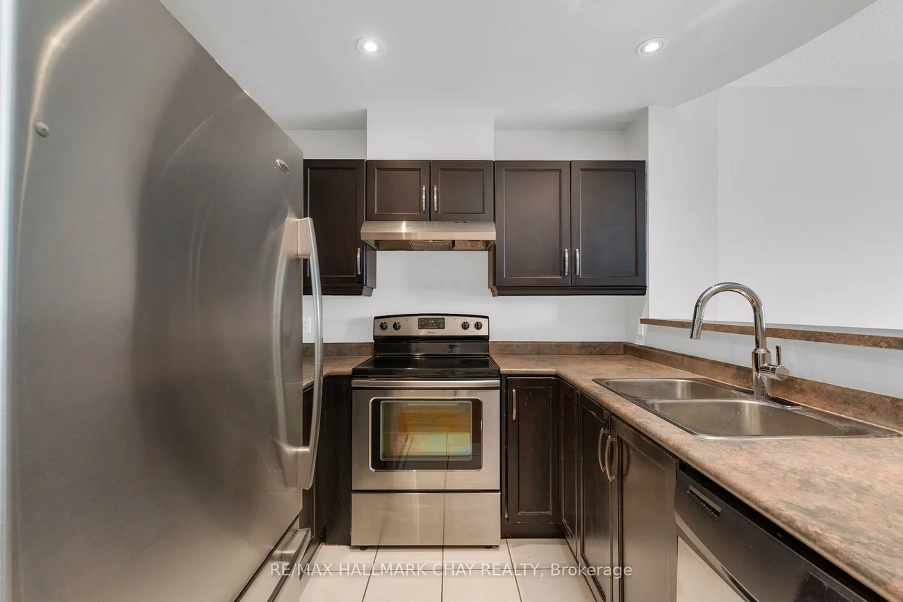 2, TORONTO, City Centre, Barrie