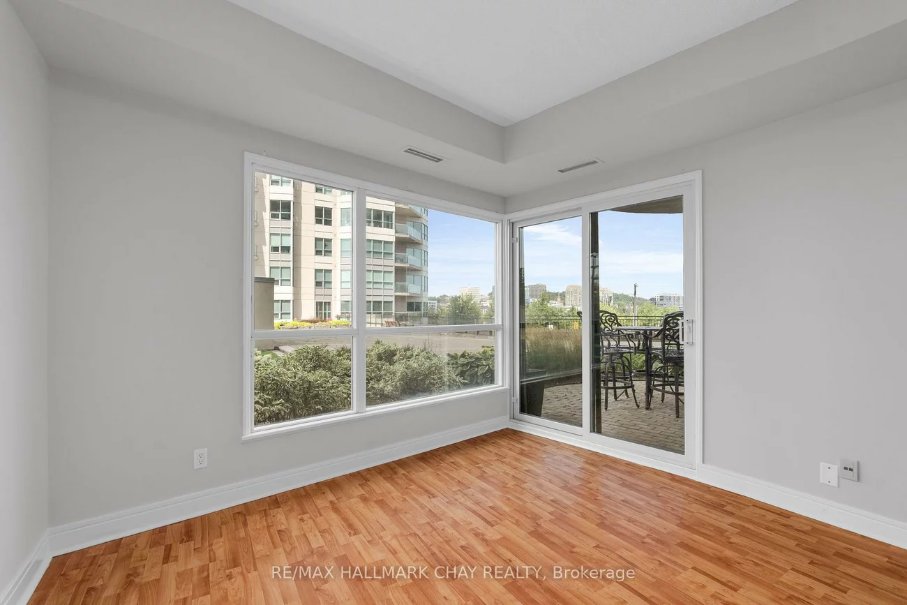 2, TORONTO, City Centre, Barrie