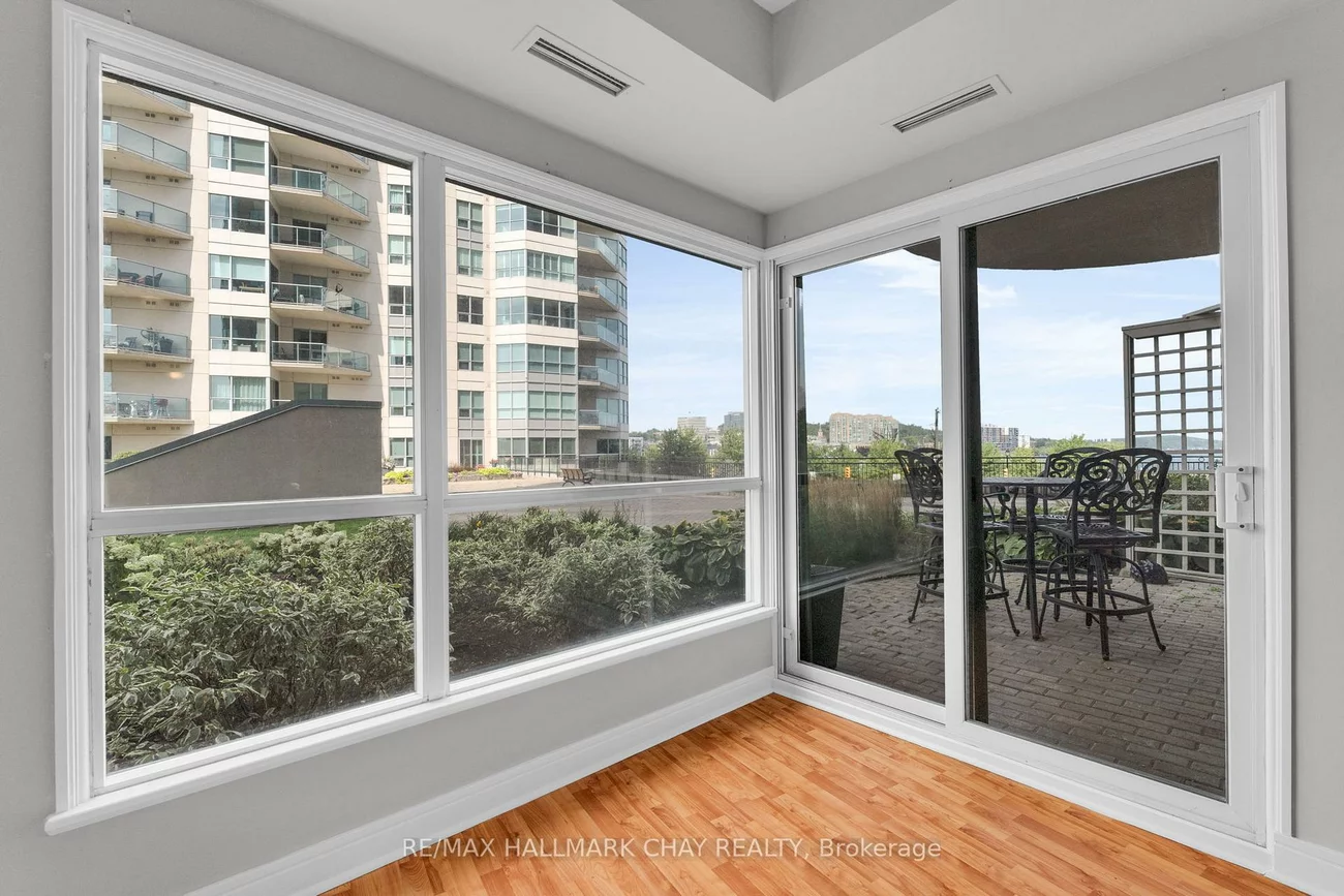 2, TORONTO, City Centre, Barrie