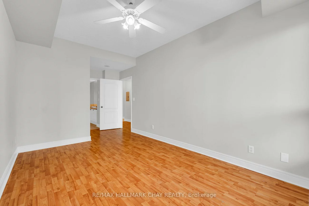 2, TORONTO, City Centre, Barrie