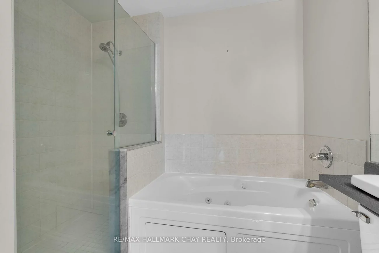 2, TORONTO, City Centre, Barrie